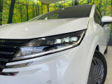 【LEDヘッドライト】悪天候や夜間走行時も良好な視界を確保し安心して運転できる高輝度LEDヘッドライトを装備!点灯速度が早く、消費電力も抑えられています。