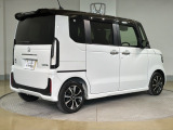 ご納車までの期間ですが、県内のお客様は1、2週間、県外のお客様は2、3週間ほどでご納車が可能となります。ただし、お支払いや書類の状況によっては多少の前後もありますので、その際には何卒ご了承下さい。