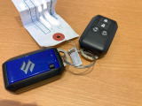 スマートキー2本付き 後席スライドドアはスマートキーの遠隔操作でドアの開閉が可能です。