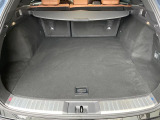 普段のお買い物や通勤、送迎等に十分な荷室スペースを確保しております。
