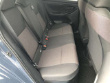 【後部座席】も当然、綺麗・清潔に仕上げております。内装の綺麗なお車は気持ちが良いですし、コンディションのいい車が多いです。これもオススメの1台です。