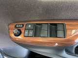 パワーウィンドウスイッチで運転席から全席の窓の開閉ができます♪