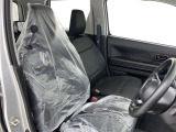 高いホールド性で運転姿勢が安定します。長距離ドライブでも疲れにくいのが魅力です。快適なドライビングライフをお送りください♪