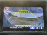 ■バックカメラ装備■ Rモードへシフトチェンジすると瞬時にナビのディスプレイ上に後方が映し出され状況がしっかり把握できとても便利です☆