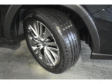 タイヤサイズは225/55R18です