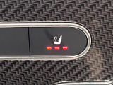●フロントシートヒーティング:運転席・助手席共に三段階で調節が可能なシートヒーターを装備しております。季節を問わず快適にご使用いただけます。