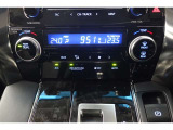 ★運転席と助手席でそれぞれお好みに合わせて温度設定が行えるフルオートエアコンです。外気温や室温、日射量を感知し、吹き出し温度、風量を緻密に制御します