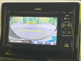 【バックカメラ】駐車時に後方がリアルタイム映像で確認できます。大型商業施設や立体駐車場での駐車時や、夜間のバック時に大活躍!運転スキルに関わらず、今や必須となった装備のひとつです!