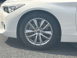 高級感引き立てるアルミ装着車。お洒落は足元からですね!