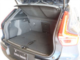 荷室は460Lの容量があり、リアシートを倒すことで1336Lまで拡大可能です ラゲッジはスクエアなスペースが確保されており、旅行でも乗車人数分の荷物を積み込むことができます