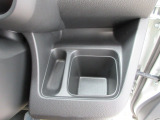 運転席側の手の届きやすい位置にもドリンクホルダーが付いています。