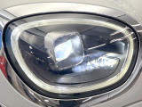 ●LEDヘッドライト:夜間走行時も良好な視界を確保し安心して運転できる高輝度LEDヘッドライトを装備!点灯速度が早く、消費電力も抑えられています。