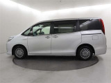 両側パワースライドドア付きだから、狭い駐車スペースなどでの 乗り降りラクラク!小さなお子さまのいるご家庭には嬉しい装備。