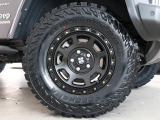 XTREME‐J XJ07の17インチAWにYOKOHAMA ジオランダーMTタイヤ(285/70R17)を新品にて導入しております!