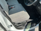 シートリフター付きなので様々な体格の方が運転できます!