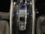 【電動パーキング】ボタンひとつでパーキングON。女性の方や運転に慣れていない方にも安心.