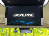 【12.8型フリップダウン】大画面モニターで後席でもエンタメをお楽しみいただけます。家族や友人とお出かけする機会が多い方に大人気です♪