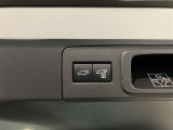 パワーバックドアは荷物の出し入れがしやすい優れものです!スイッチひとつで重いバックドアが締まります!日用品の大量買い出しにも大活躍します!