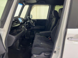 【運転席&助手席】運転席にはハイトアジャスタ機能付きで運転姿勢もバッチリ!ロングドライブでも疲れにくいシートです。