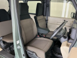 フィット感のあるシート。しっかりと支えてくれるので、長時間の運転を快適にサポートしてくれます。