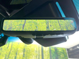 【デジタルインナーミラー】後席の大きな荷物や同乗者で後方が確認しづらい時でも安心!カメラが撮影した車両後方の映像をルームミラー内に表示。クリアな視界で状況の確認が可能です!