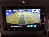 【バックカメラ】運転が苦手な方も車庫入れラクラクです!ギアをリバースに入れれば自動的に切り換わりますので、面倒な操作は不要です♪狭い駐車場もお車を傷つけず安心ですね!
