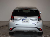 縦開きのバックドアです、雨の日も濡れにくいですよ。