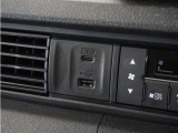◆USB接続端子◆スマホやiPodなどを接続して、いつもの音楽を車内でもお楽しみいただけます♪