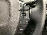 前方の車との車間を設定し、スピードを上げたり緩めたりを自動で行ってくれる追尾式の「レーダークルーズ」。上級装備の一つです!高級車にしかつかない嬉しい機能です。