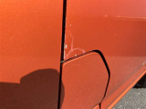 傷等が御座いますので、現車をご覧になって状態を確認をして下さい。修理をご希望の方は有償になりますが、弊社板金工場にて修理可能です!詳細はスタッフにご相談ください!