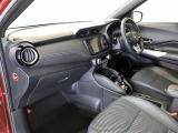 前方の見通しが良いすっきりした視界、誰でも扱いやすく運転できます。疲れにくく安心ドライブを更に快適なものにします!