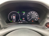 マルチインフォメーションディスプレイです。燃費や走行距離が分かり、半ドアなど車に異常がある際に警告してくれます。