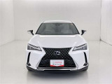 スピンドルグリルがレクサスらしさを強調します。