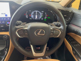 【純正革巻きステアリング】上質な革を使用することで、手にしっかり馴染みとても運転しやすいハンドルです♪