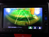 バックカメラの画像です。ガイドラインがスムースな車庫入れをサポートいたします。車庫入れの安心感がアップしますね。
