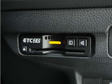 ◆ETC2.0装着◆進化したドライブ体験。料金収受システムだけだったETCが生まれ変わって、高速道路を賢く使うETC2.0に進化しました。多彩な情報サービスが便利で快適なドライブ体験を提供します。