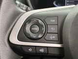 運転中、オーディオの操作をしてて、ハッとしたことはありませんか?ステアリングスイッチは、運転中でもハンドルでオーディオの操作が可能です。安全なドライブをサポートします。