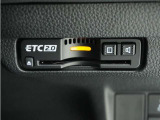 ◆ETC2.0装着◆進化したドライブ体験。料金収受システムだけだったETCが生まれ変わって、高速道路を賢く使うETC2.0に進化しました。多彩な情報サービスが便利で快適なドライブ体験を提供します。