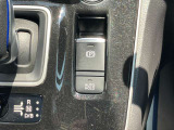 電動パーキングブレーキ装備!また、オートブレーキホールド機能もありますので、停車時ブレーキペダルから足を離してもブレーキ力を保持しているので動き出しません。(アクセルペダルを踏むと解除され発進します)