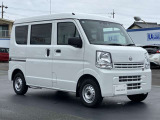 エマージェンシーブレーキ(衝突被害軽減ブレーキ)、フロントカメラが車両や歩行者を検知し警告音と共に衝突回避、軽減をアシストしてくれます。