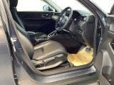 フィット感のあるシート。しっかりと支えてくれるので、長時間の運転を快適にサポートしてくれます。