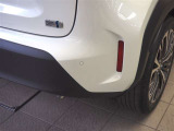 コーナーセンサーを車の前後に装備。障害物までの距離に応じて警告音を変えてお知らせ。縦列駐車時や駐車場・車庫などでの取り回しをサポートします。詳細は販売店スタッフまでおたずねください。