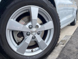 ●純正アルミホイール:輸入車ならではの卓越した走りを支えるホイールと足回りです!日本車の走りに慣れている方にもぜひ体感して頂きたいほど、高いレベルでまとまっています!
