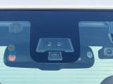 【エマージェンシーブレーキ】走行中に前方の車両等を認識し、衝突しそうな時は警報とブレーキで衝突回避と被害軽減をアシスト。より安全にドライブをお楽しみいただけます。
