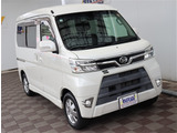 当店では国産車ガソリン車に関しては全てオイル交換してからのお渡しとなります。納車後も永久無料交換できます。