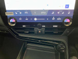 前席シートのシートヒーター/ベンチレーターとステアリングヒーターはナビ画面より操作いたします