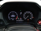 運転時の視界周辺の見やすい位置にメーターをレイアウト。視線の流れを断ち切らない、ストレスフリーで美しい運転動作を可能にします。またマルチインフォメーションディスプレイで、様々な情報が確認できます。