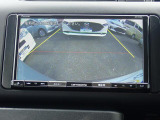 バックカメラ装備しております。駐車時に大変役に立ちますよ。駐車が苦手な方にも便利機能です。
