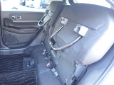 ◆チップアップ&ダイブダウン機構付【ULTR SEAT】は後席座面を左右分割で跳ね上げることができます。トランクで積載できない背の高い荷物をラクラク収納できます。ホンダ車ならではの人気装備です。