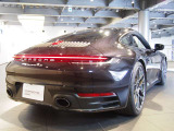 リア ライトストリップに統合されたPORSCHEロゴ